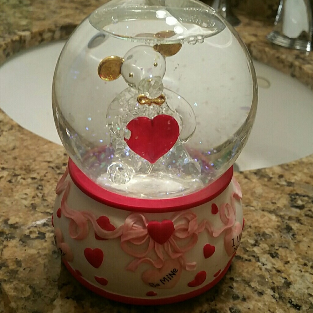 Beautiful musical snow globe with light!!